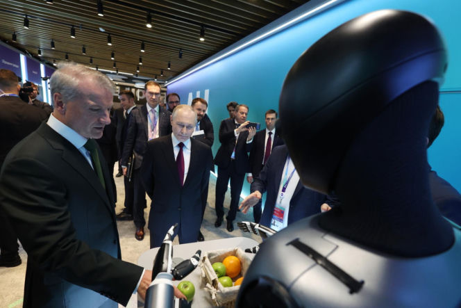 Robot podszedł do Putina! Nie zgadniesz, co zrobił potem