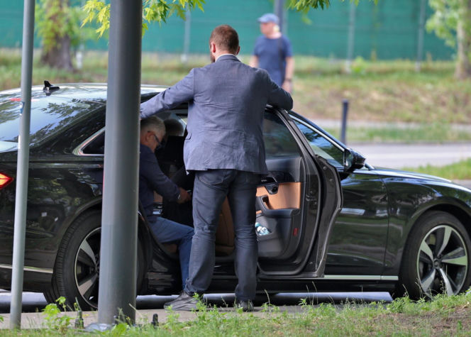 Aleksander Kwaśniewski u fryzjera
