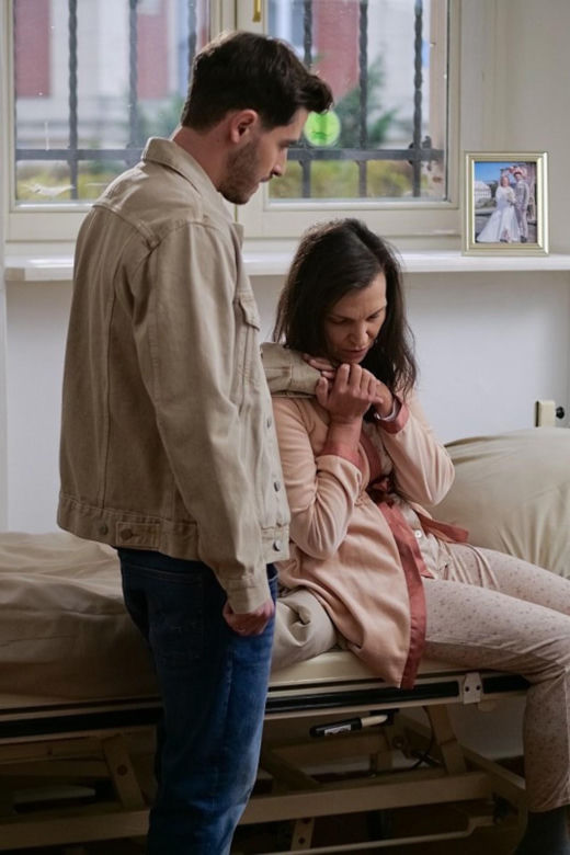 Pierwsza miłość odc. 3937. Izabela (Olga Bończyk), Kacper (Damian Kulec)