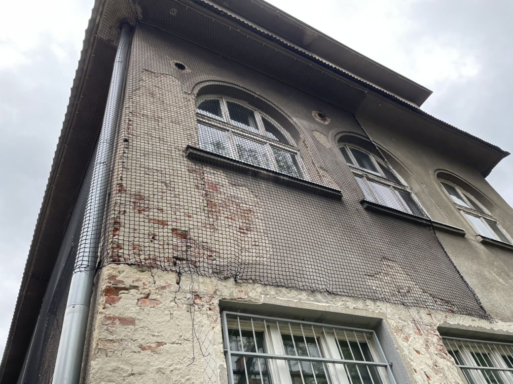 Zniszczona kamienica przy ul. Kazimierza Wielkiego w Nowym Sączu. Co w niej będzie? 