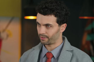 Panna młoda, odcinek 25: Gdy Engin decyduje się pomóc bratu Hancer, Cihan oskarża go o zdradę