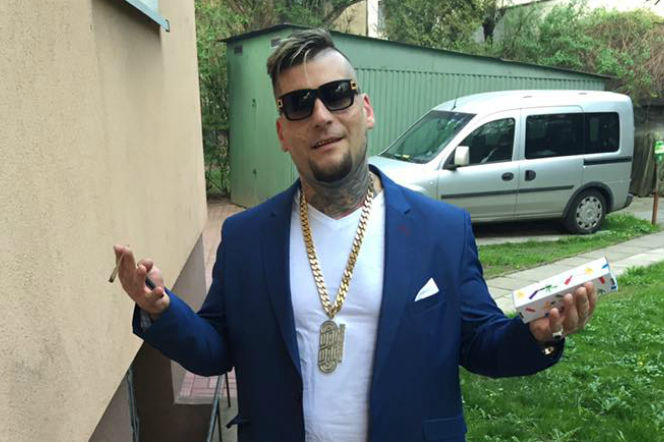 Popek jak James Bond