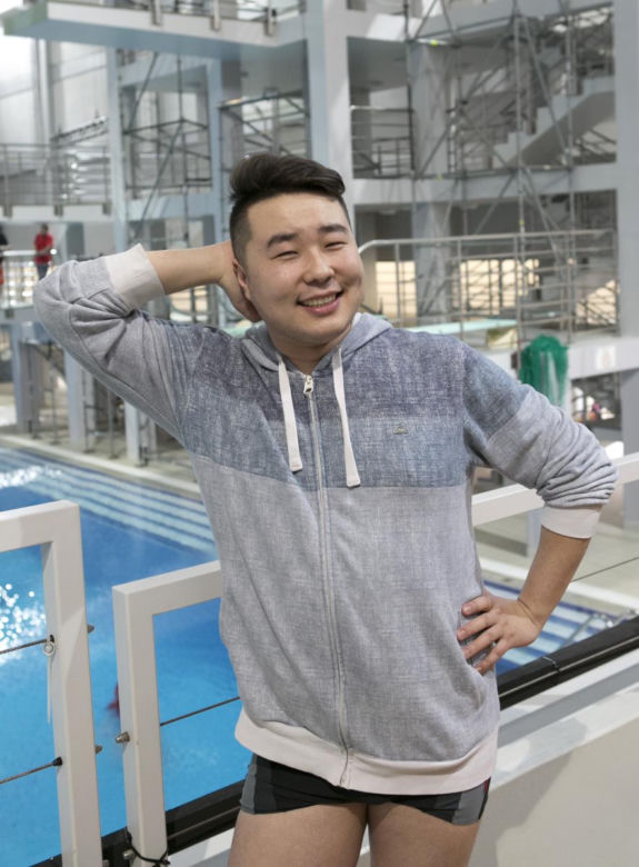 Bilguun Ariunbaatar w programie "Cebebrity Splash!" 