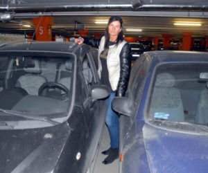 Dziewczyna całuje tak jak parkuje