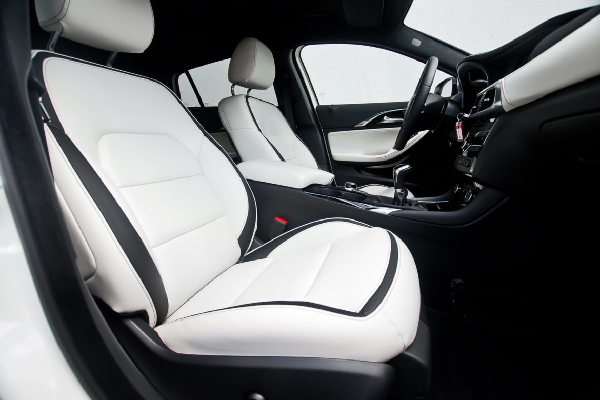 Infiniti Q30 1.6t Premium Tech Gallery White