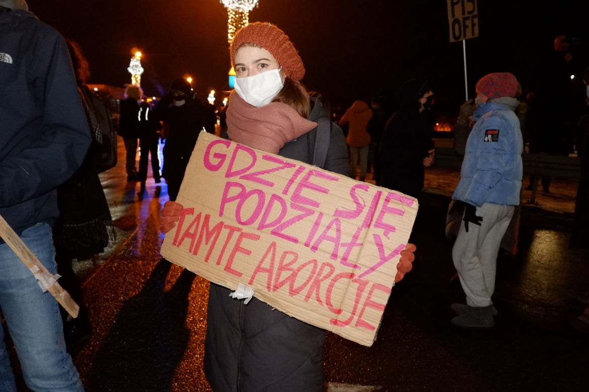 Tysiące osób protestowało w Krakowie po publikacji uzasadnienia wyroku w sprawie aborcji