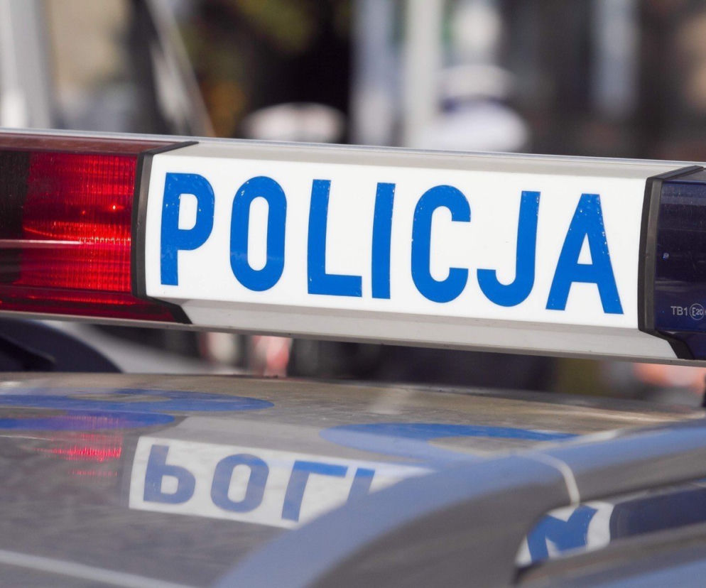 Radom: Komendant komisariatu jeździł autem bez prawa jazdy? Sprawę wyjaśnia policja