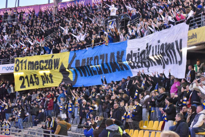 PRES Grupa Dewloperska Toruń - Abramczyk Polonia Bydgoszcz, zdjęcia kibiców i zawodników z pożegnania Adriana Miedzińskiego