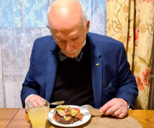 Janusz Korwin-Mikke: pizza, burgery i wino
