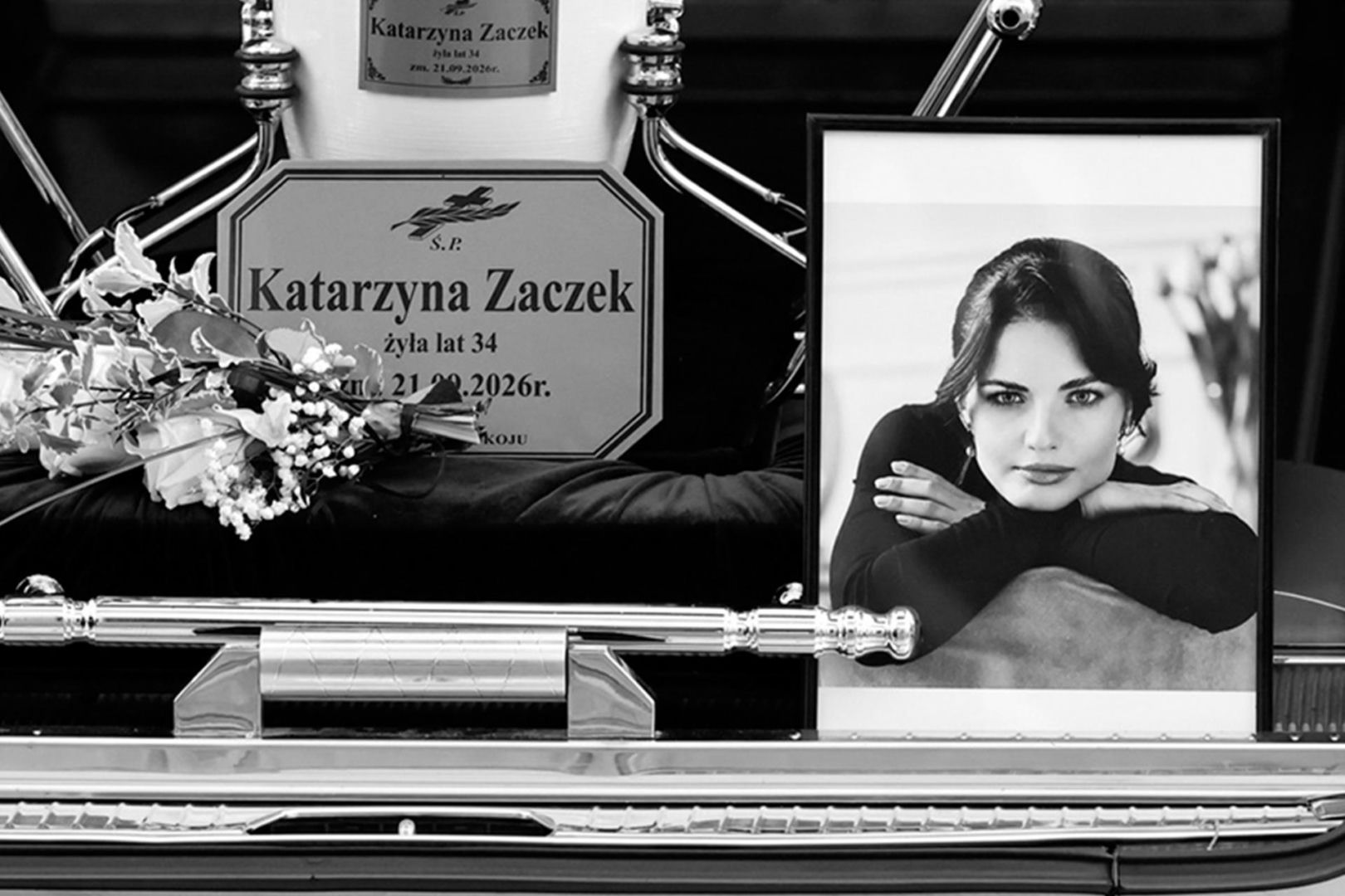 Tak wyglądało ostatnie pożegnanie Katarzyny Zaczek. Cisza, białe kwiaty i jej zdjęcie
