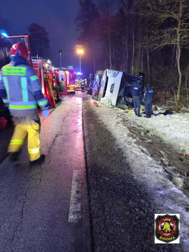 Na trasie Węgrów-Łochów na DK 62 doszło do wypadku z udziałem autokaru