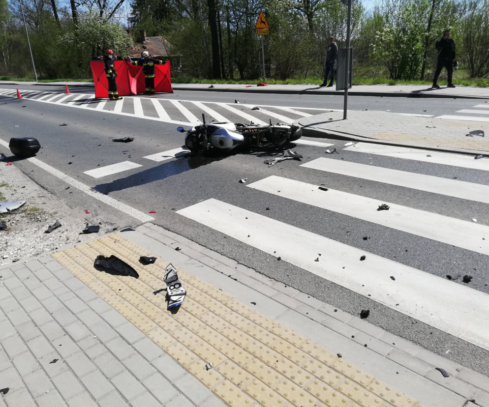 Wypadek w Nowych Żukowicach. Motocyklista ciężko ranny po zderzeniu z samochodem