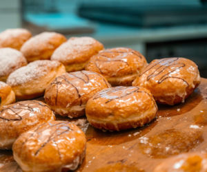 Darmowe pączki na tłusty czwartek 2026. Gdzie w Warszawie?