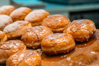 Darmowe pączki na tłusty czwartek 2026. Gdzie w Warszawie?