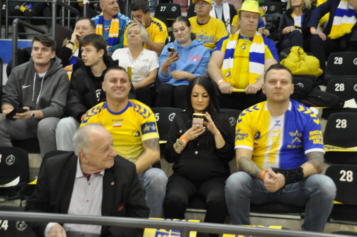 Industria Kielce - Orlen Wisła Płock. Zdjęcia kibiców na trybunach