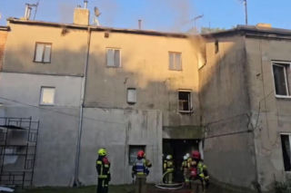 Chciał spalić lokatorów, bo pokłócił się z partnerką. Ogień odciął im drogę ucieczki