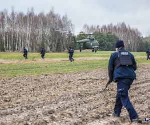 Policjanci w akcji! W użyciu helikopter, sprzęt noktowizyjny i termowizyjny oraz nawigacja