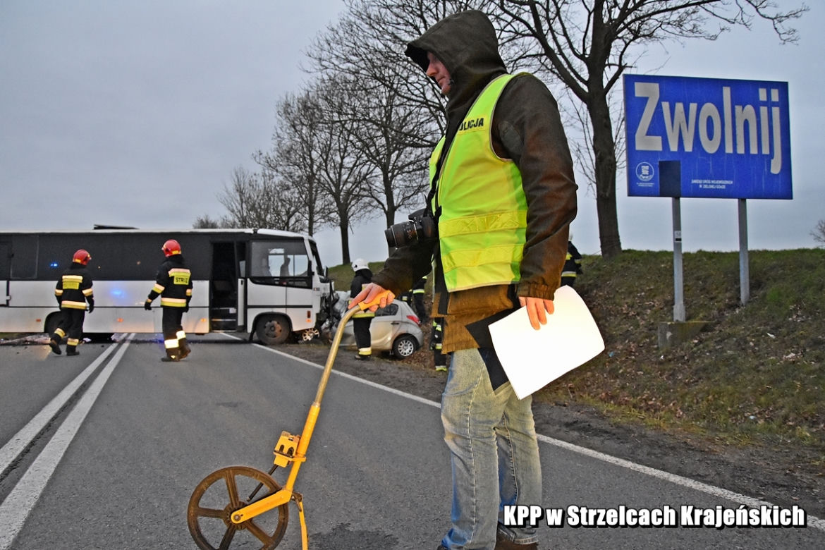 34-letnia kobieta zginęła w zderzeniu z autobusem