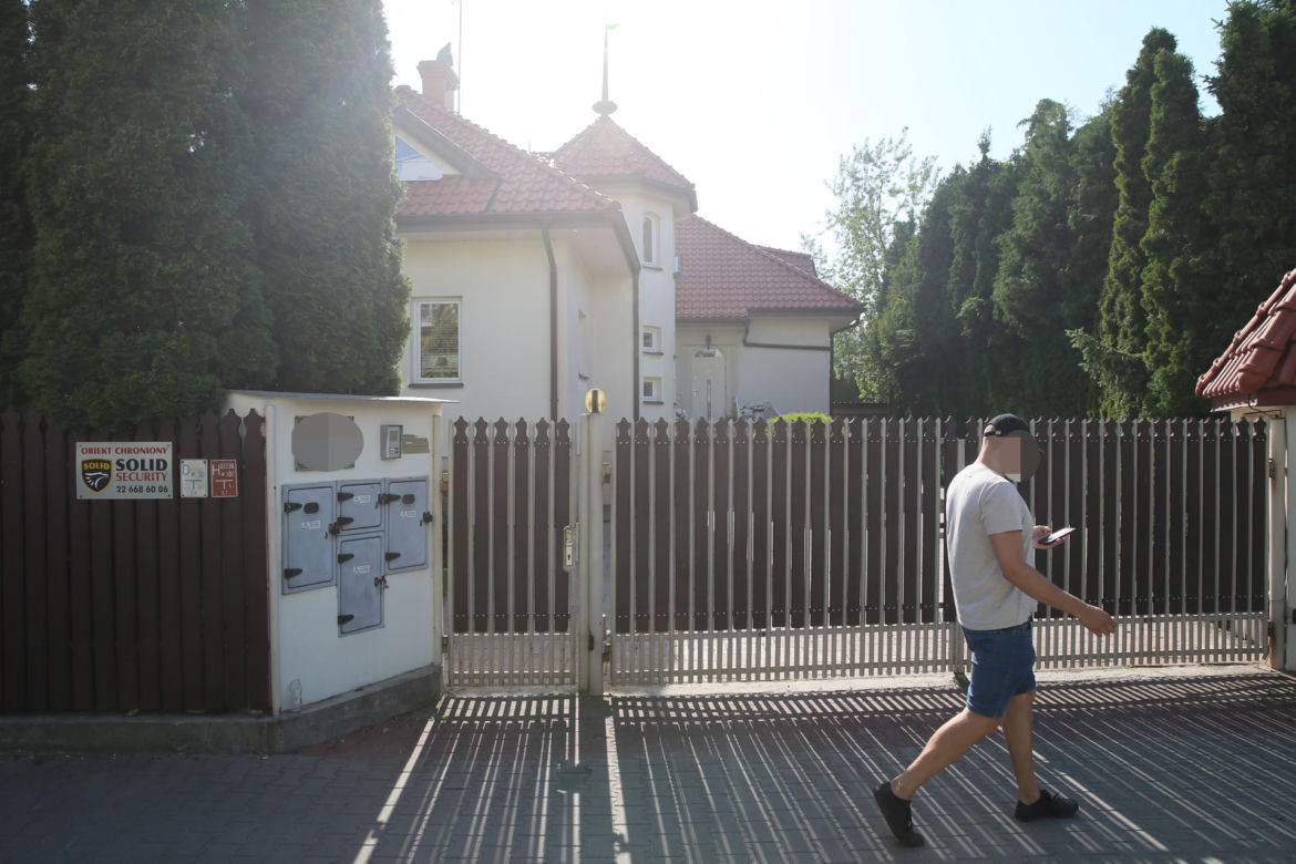 Dramat w Warszawie. Alarm w domu wyje od rana. Służby bezradnie rozkładają ręce