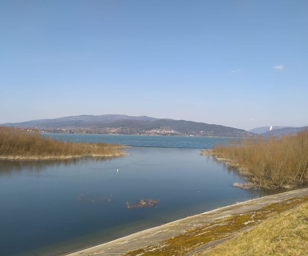 Cisza wraca na jezioro 