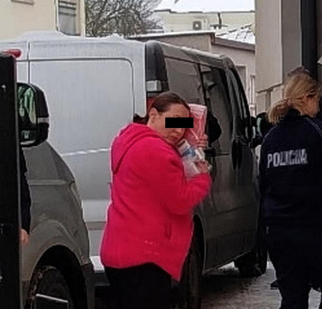 Wyrodna matka zgotowała Julce piekło. Latami wypalała jej kwasem rany na skórze!