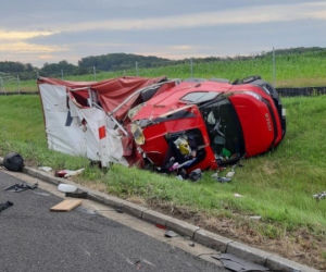 Dostawcze auta zostały zmasakrowane w wypadku
