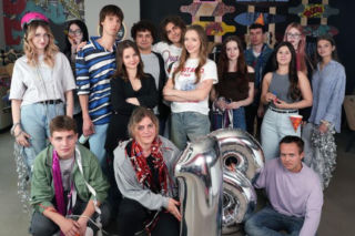 Barwy szczęścia, odcineBarwy szczęścia, odcinek 3283. Wiktor (Grzegorz Kestranek), Ewa (Gabriela Ziembicka), Witek (Witold Sosulski), Romeo (Jacek Tyszkiewicz), Ewelina (Amelia Listwoń)