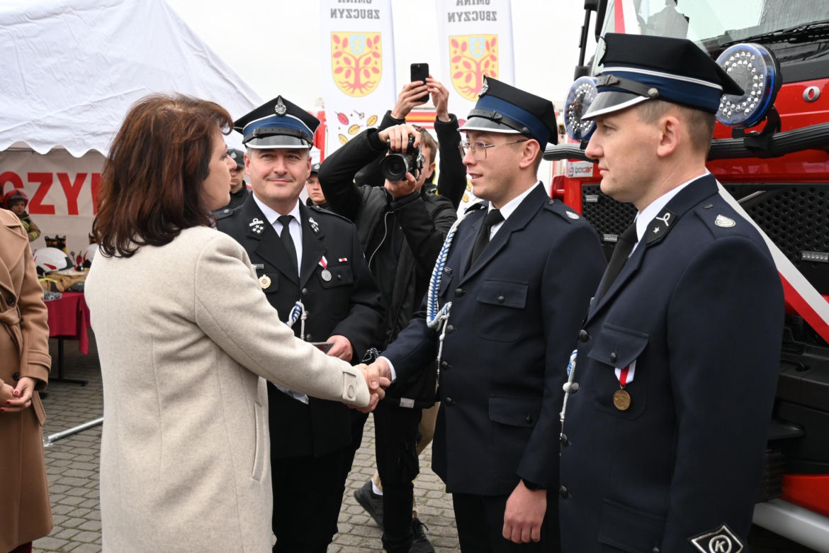 Powiat Siedlecki: nowy średni wóz ratowniczo-gaśniczy trafił do strażaków ochotników z OSP Grochówka w gminie Zbuczyn