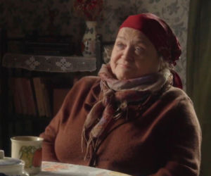 Babka i prababcia Lucy były rówieśniczkami? Coś tu się mocno nie zgadza