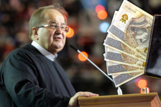 Tadeusz Rydzyk prowadzi rekrutację. Tyle kosztują studia w Toruniu
