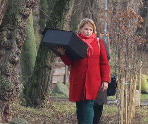 Katarzyna Bosacka w parku