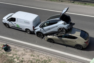 Spektakularna kolizja. Auto na aucie