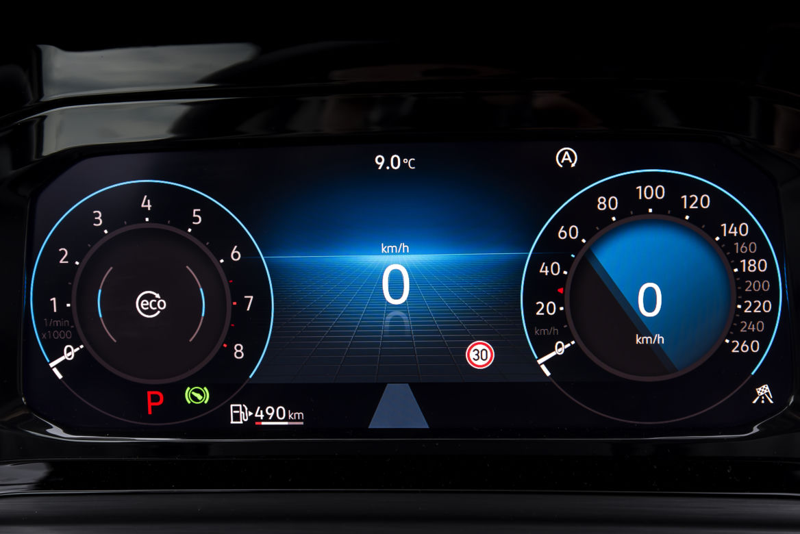 Toyota Corolla GR Sport 2.0 Hybrid Dynamic Force 184 KM e-CVT vs. Volkswagen Golf 8 1.5 eTSI 150 KM Style DSG7