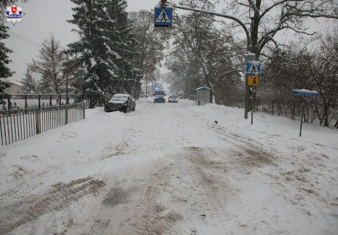 Koszmar w Żabiej Woli! 14-letnią Agatkę potrącił dostawczak. Chwilę po tym przejechał po niej ford 