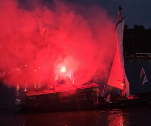 Wieczorna parada na Wiśle zachwyciła mieszkańców. Tak wyglądał finał Festiwalu Wisły w Fordonie