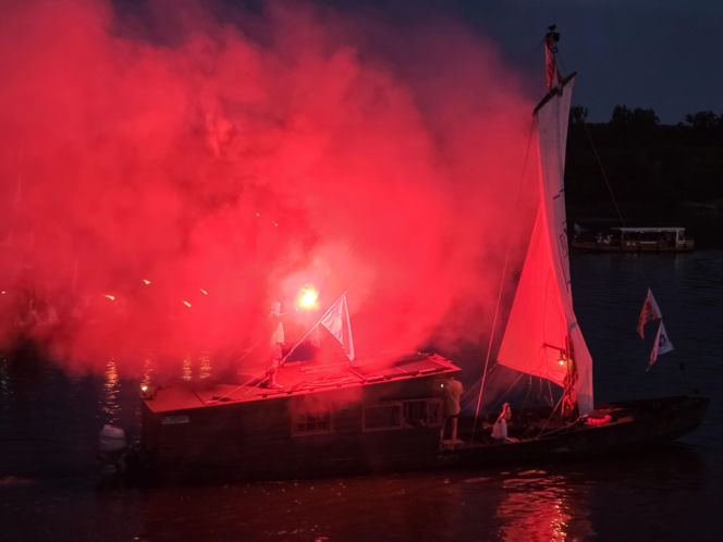 Wieczorna parada na Wiśle zachwyciła mieszkańców. Tak wyglądał finał Festiwalu Wisły w Fordonie