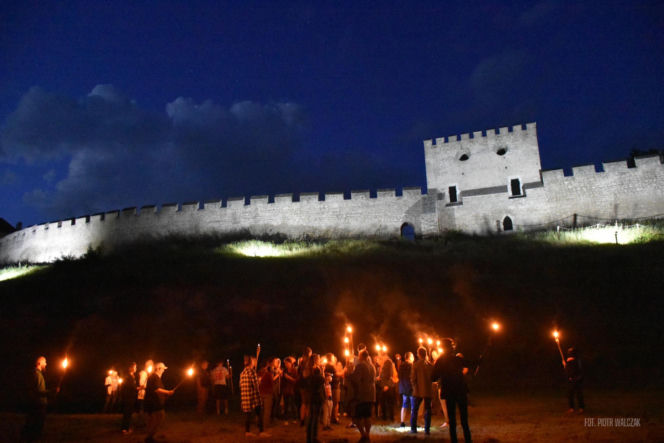 Szydłów. Nocne zwiedzanie, które podbija sieć
