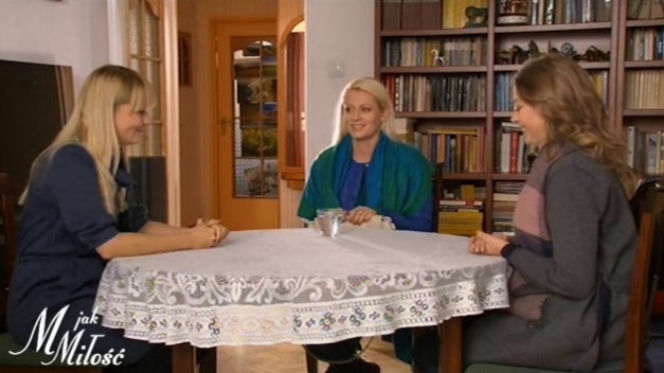 M jak miłość odc. 1198. Jola Lisiecka (Gabriela Oberbek), Marzenka (Olga Szomańska), Anna (Tamara Arciuch)