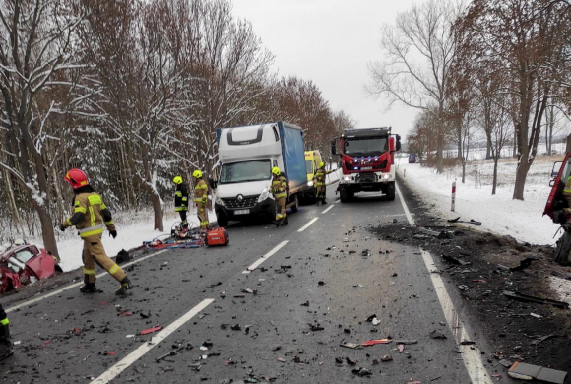 Tragiczny wypadek pod Żarami. Zginęło małżeństwo i malutka córeczka