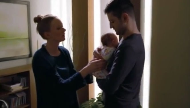 Na dobre i na złe odc. 562. Adam Krajewski (Grzegorz Daukszewicz), Wiktoria Consalida (Katarzyna Dąbrowska), Frania (Antosia Gawron)