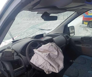 Wypadek busa w Niechlowie. Gdy policjanci zajrzeli do środka, oniemieli