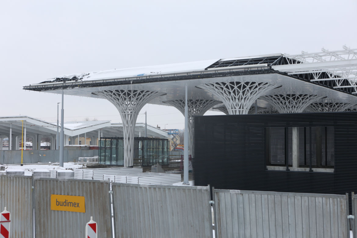 Budowa Dworca Metropolitalnego w Lublinie w zimowej odsłonie