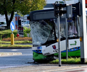 Autobus zderzył się z osobówką