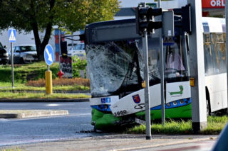 Szczecin: Autobus zderzył się z osobówką [ZDJĘCIA]