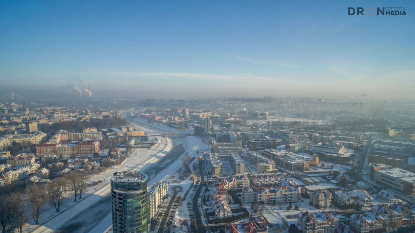 Smog nad Rzeszowem widziany z drona