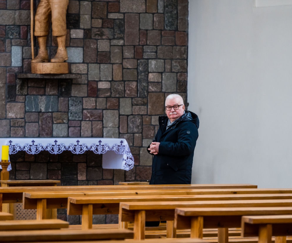 Lech Wałęsa w pustym kościele. Nie boi się koronawirusa