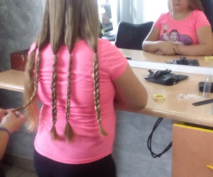 Dziewczynki chciały pomóc chorym i oddały włosy