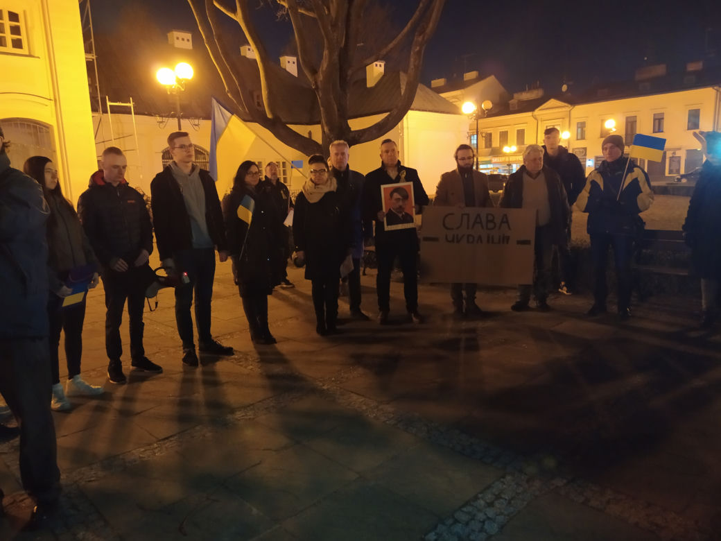 Siedlczanie okazali swoje poparcie dla Ukrainy w wojnie z Rosją – pokojowa demonstracja solidarnościowa w Siedlcach