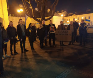 Siedlczanie okazali swoje poparcie dla Ukrainy w wojnie z Rosją – pokojowa demonstracja solidarnościowa w Siedlcach