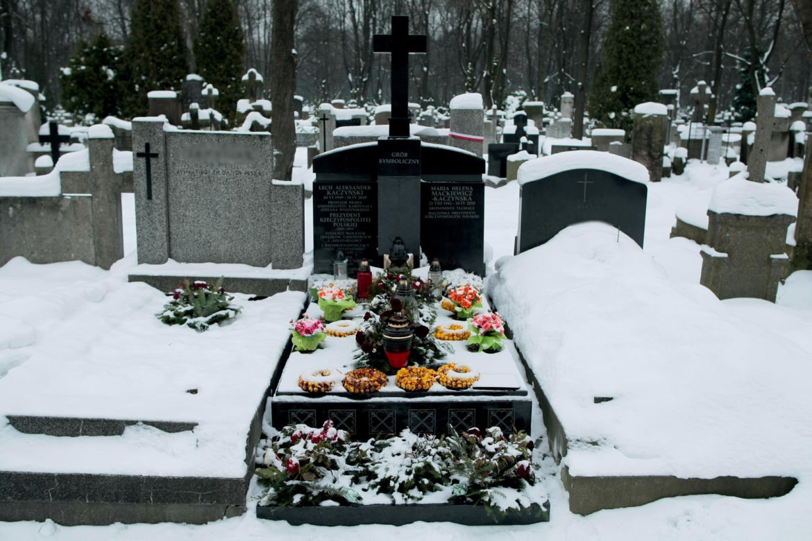Tak wyglądał grób rodziny Kaczyńskich w 2010 roku